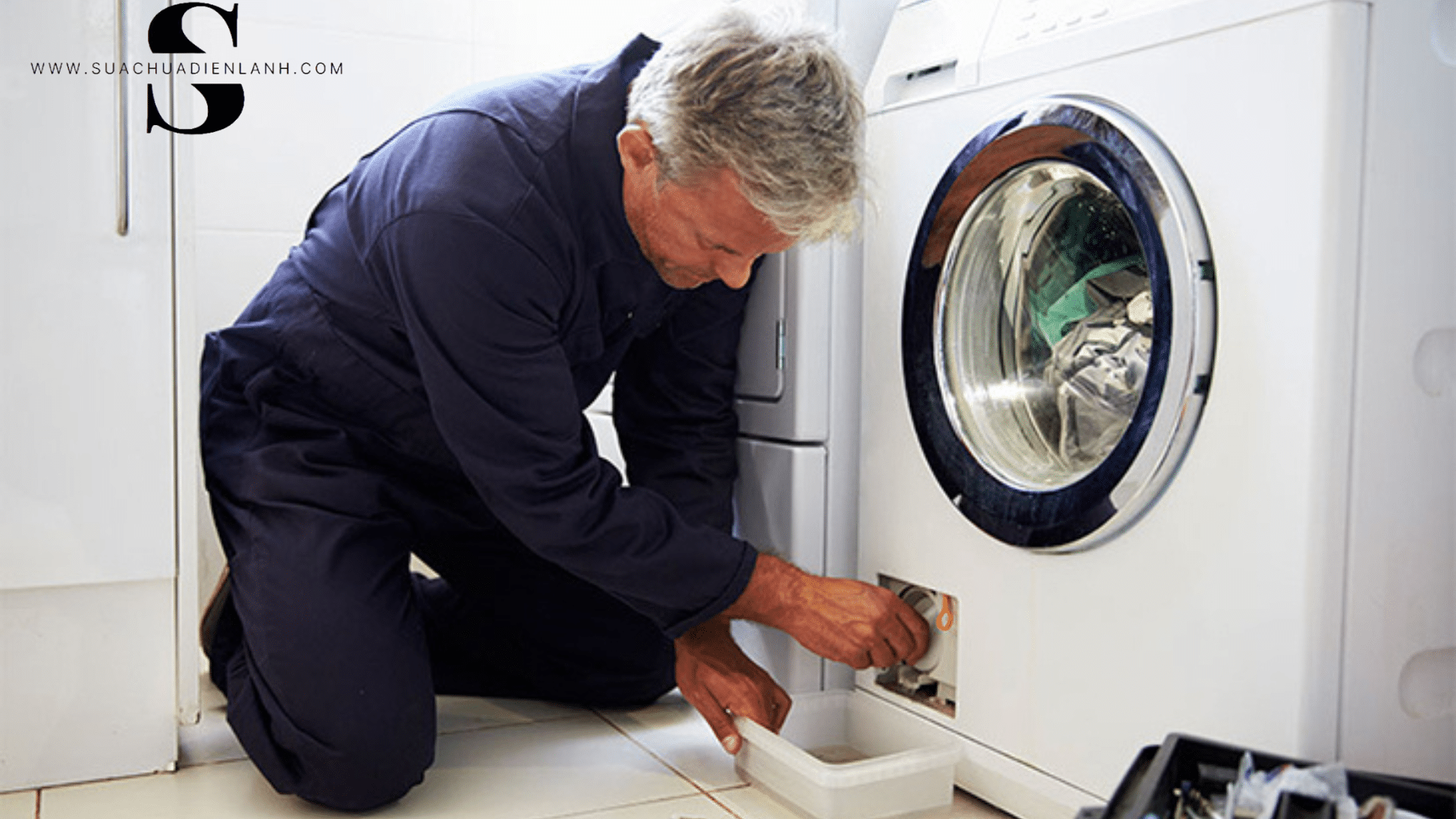 Hướng dẫn lấy dị vật trong buồng bơm xả của máy giặt cửa trước